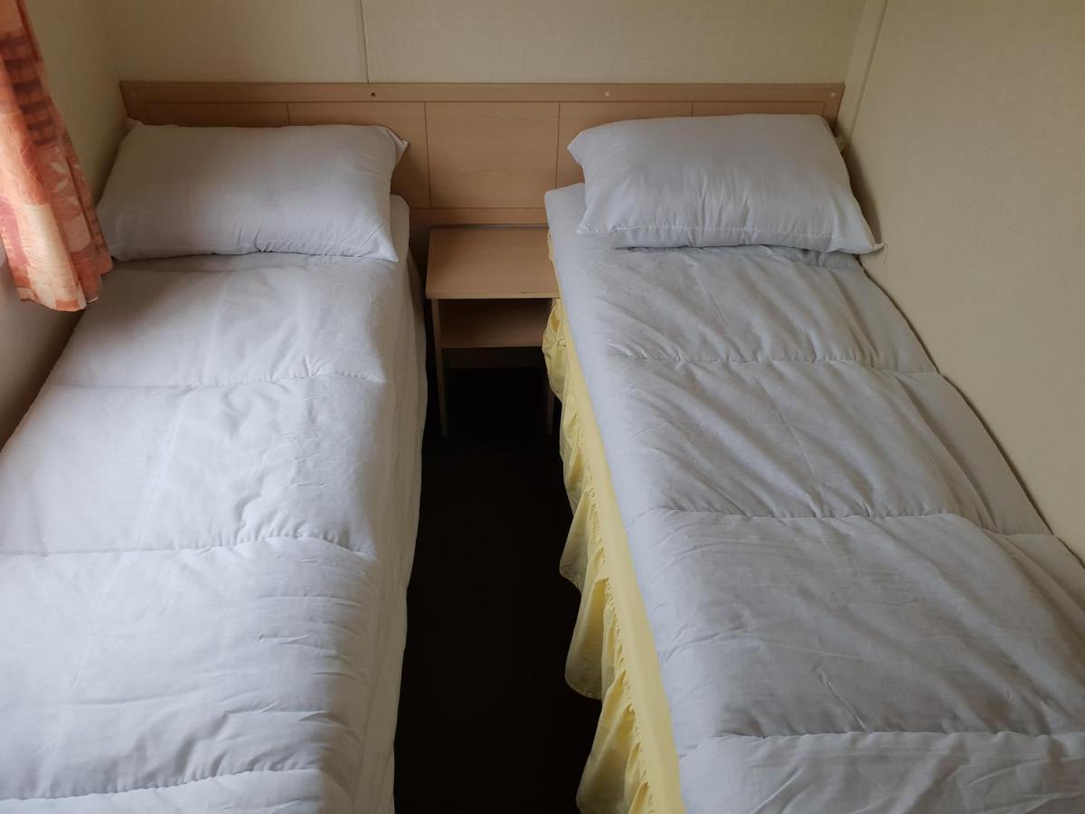 Holiday Home In Lyons Robin Hood Holiday Park Meliden ภายนอก รูปภาพ